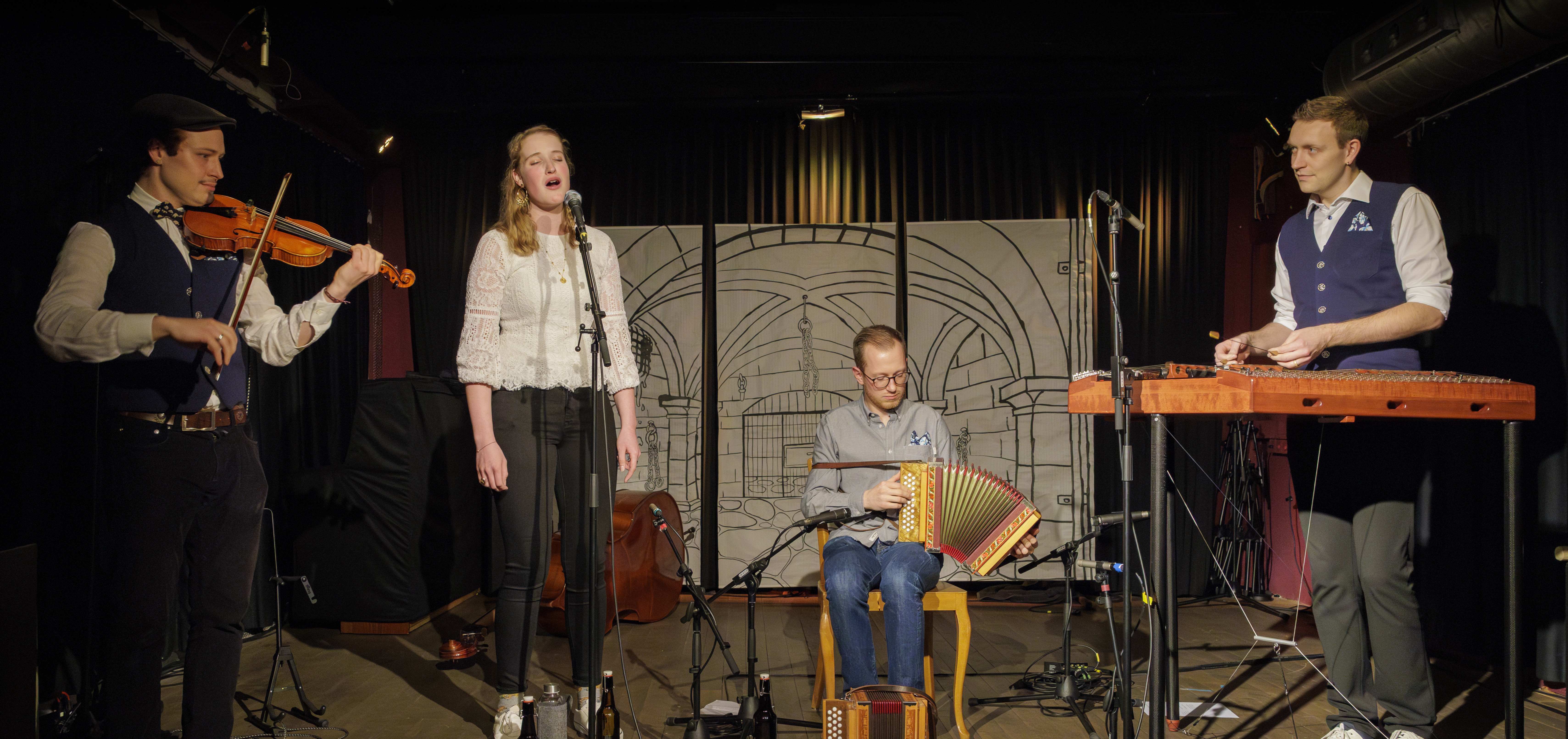 Violon foklorique et musique d'ensemble